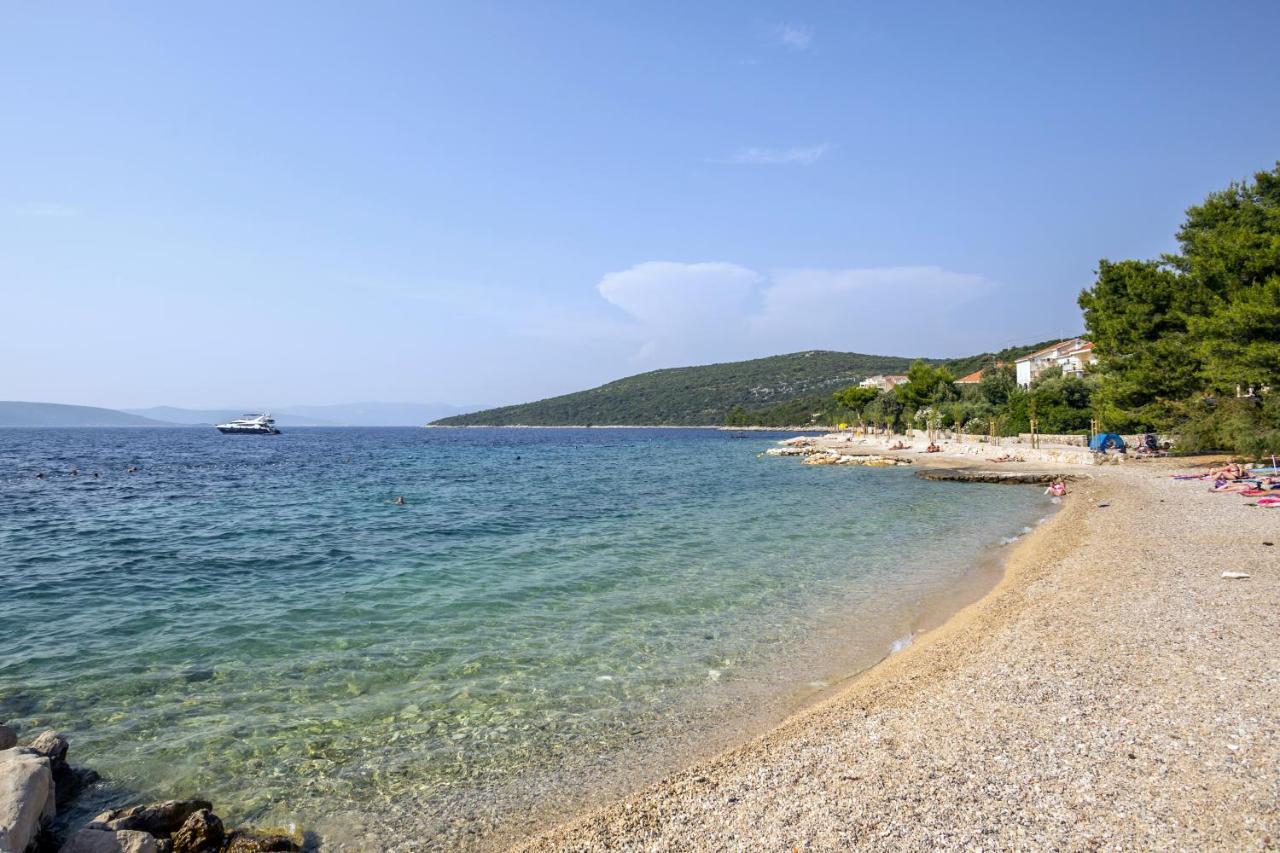 Apartments By The Sea Maslinica, Solta - 14748 מראה חיצוני תמונה